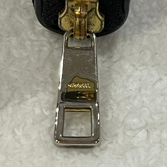 Fossil Sydney Leather Appliqué Zip Around Wallet No Tassel Charm - Picture 6 of 6